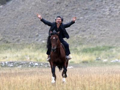 Foto af Centaur ridende uden hænder